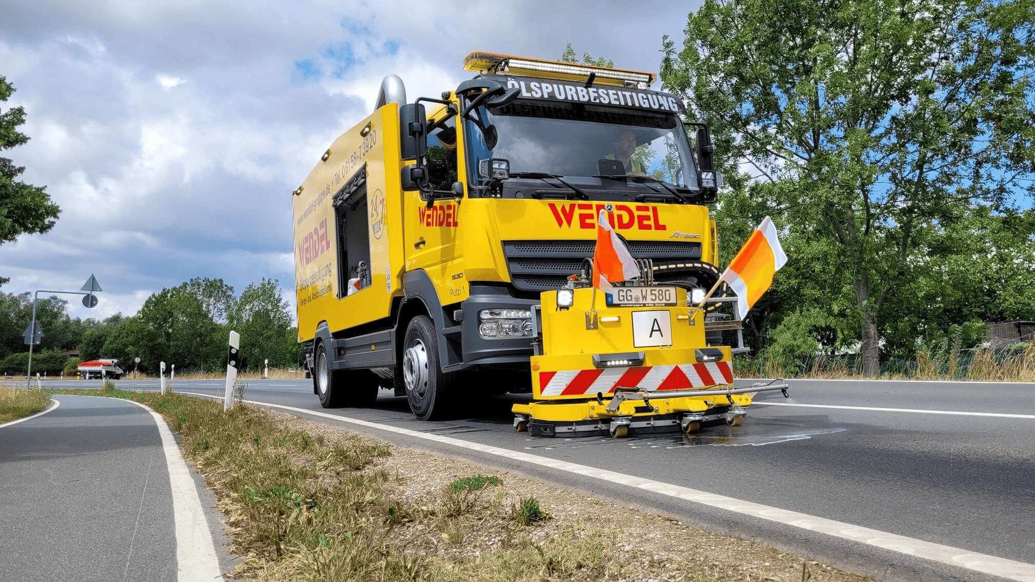 Wendel service truck on a road, representing the Joomla 3 to Joomla 5 upgrade of the Wendel Arbeitsbühnen website